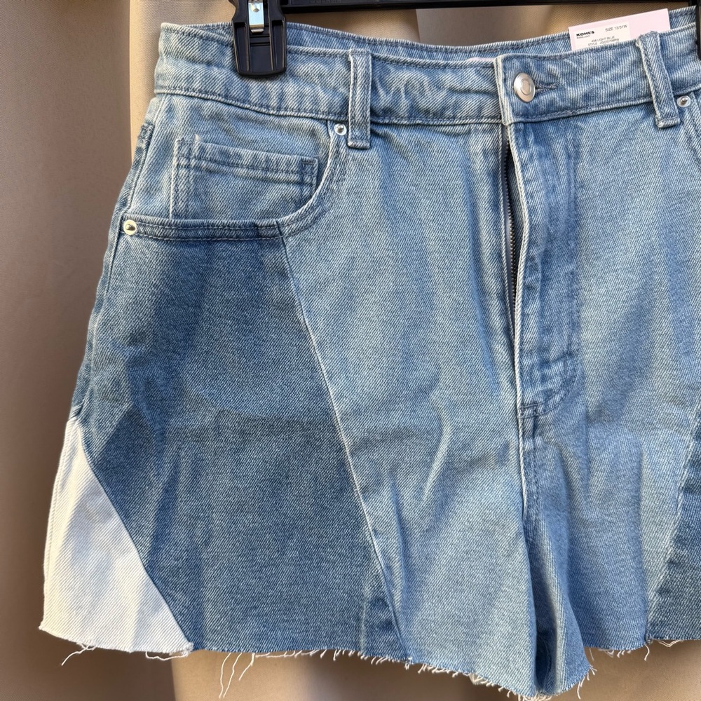 SO Colorblock Denim Shorts - Picture 2 of 3